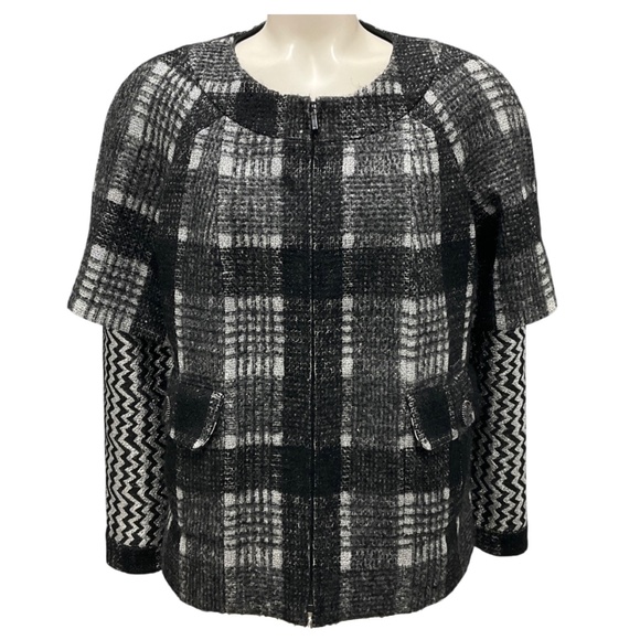 CHANEL BLACK / GREY / SILVER 2016 CC LOGO BUTTON FANTASY TWEED JACKET - Picture 1 of 6